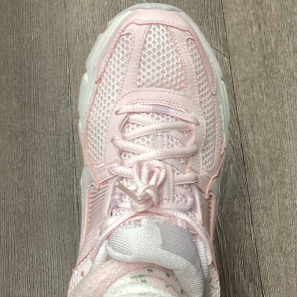 FREE SHIPPING >> Pastel Pink Vomero 5’s , NEW ,size 7with Bix - Picture 3 of 3